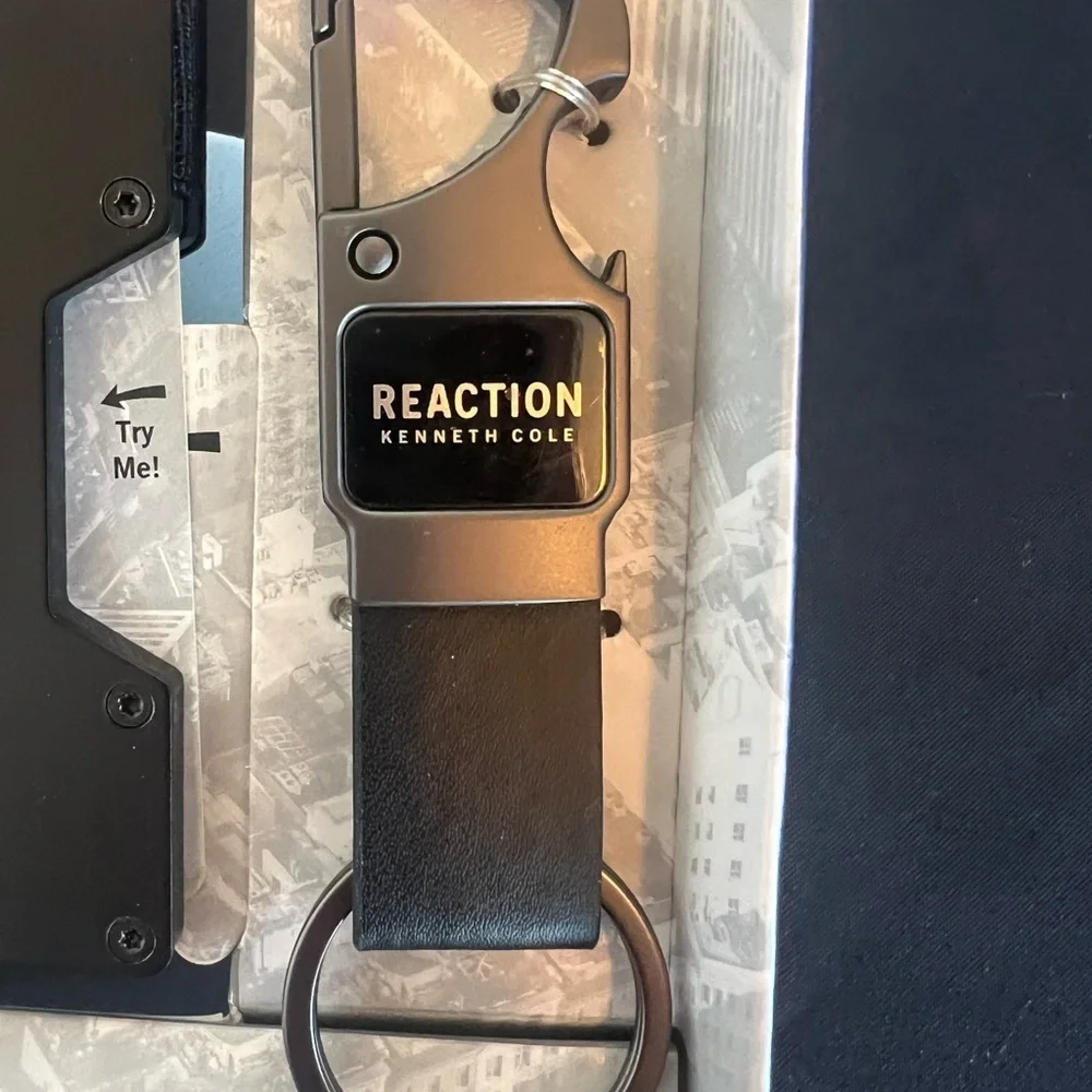 REACTION KENNETH COLE - HARD SIDE CARD CASE KEY CHAIN RFID SECURE MONEY CLIP